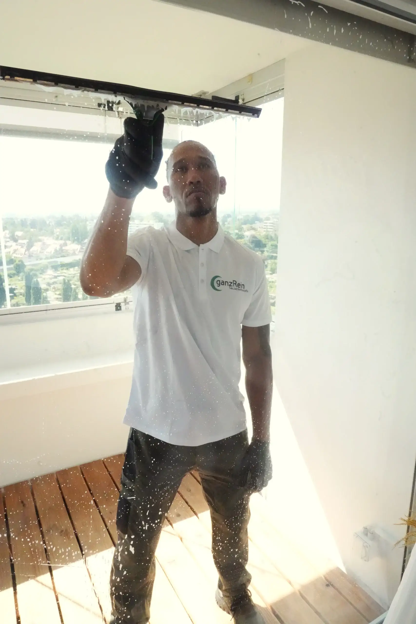 Professionelle Fensterreinigung in Bern mit streifenfreiem Glanz