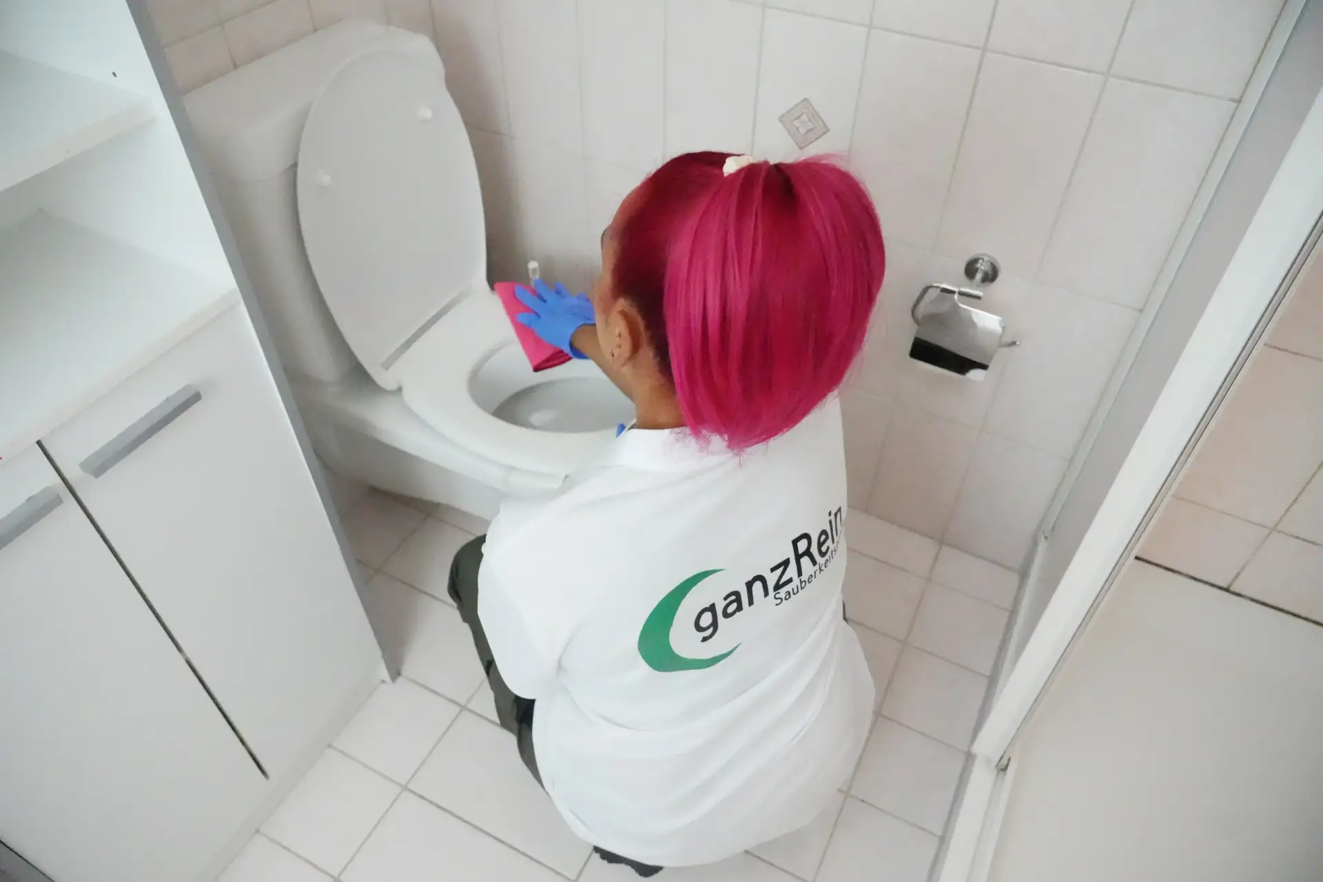 Toilette reinigen in Bern – ganzRein sorgt für saubere, hygienische und frische WC-Anlagen mit professionellem Reinigungsservice.