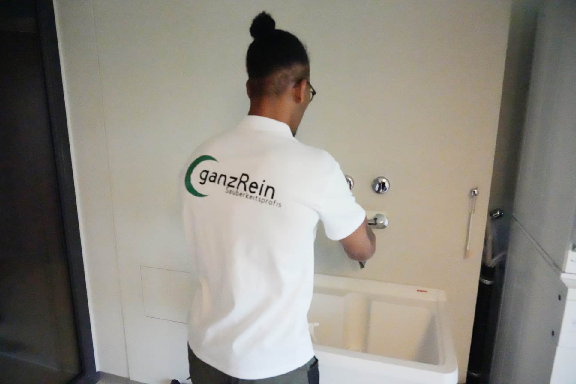 ganzRein führt eine gründliche Spezialreinigung nach Bauarbeiten in einem Neubau durch.